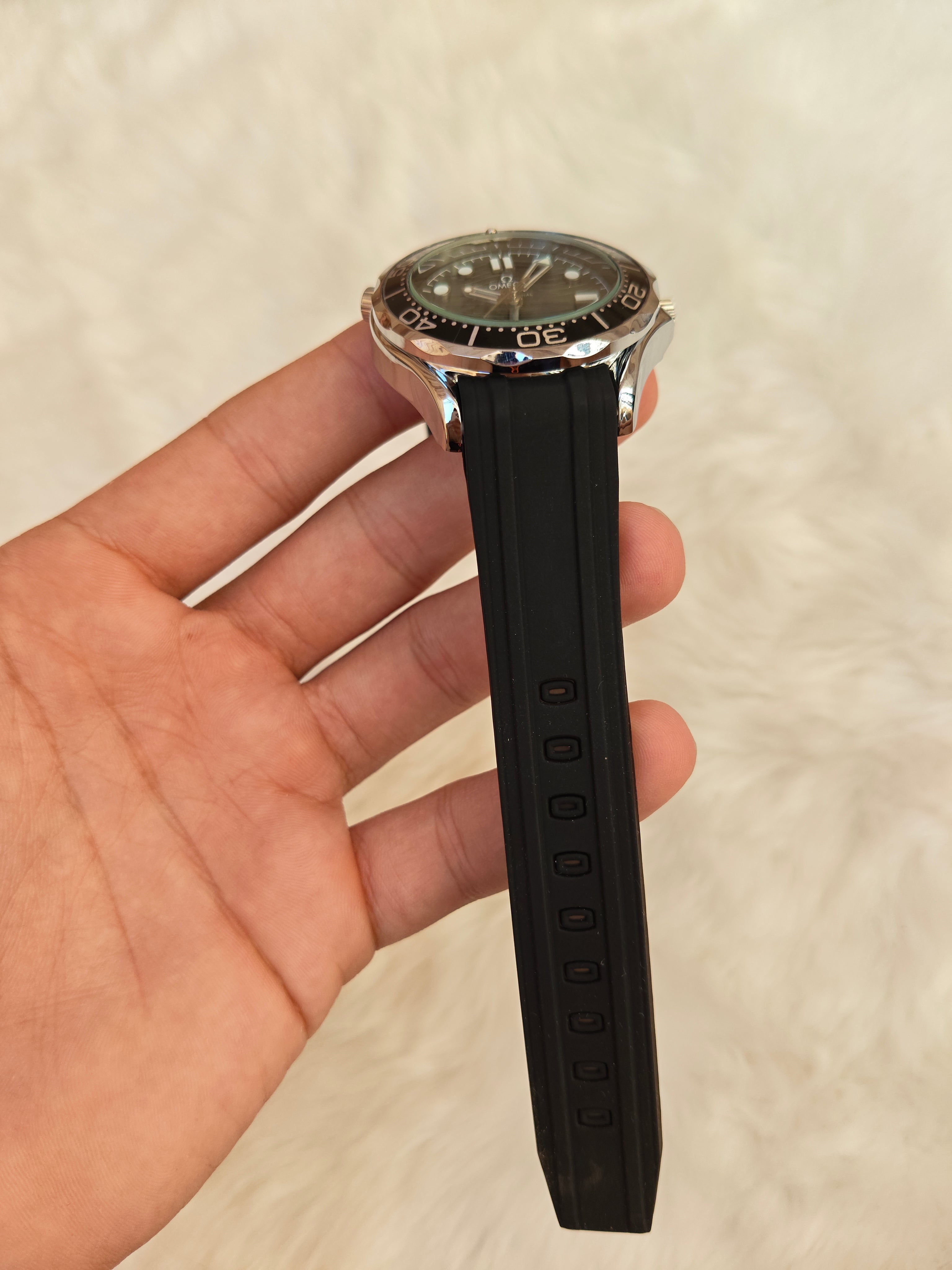 OMG Seamaster Diver – Black Rubber Edition
