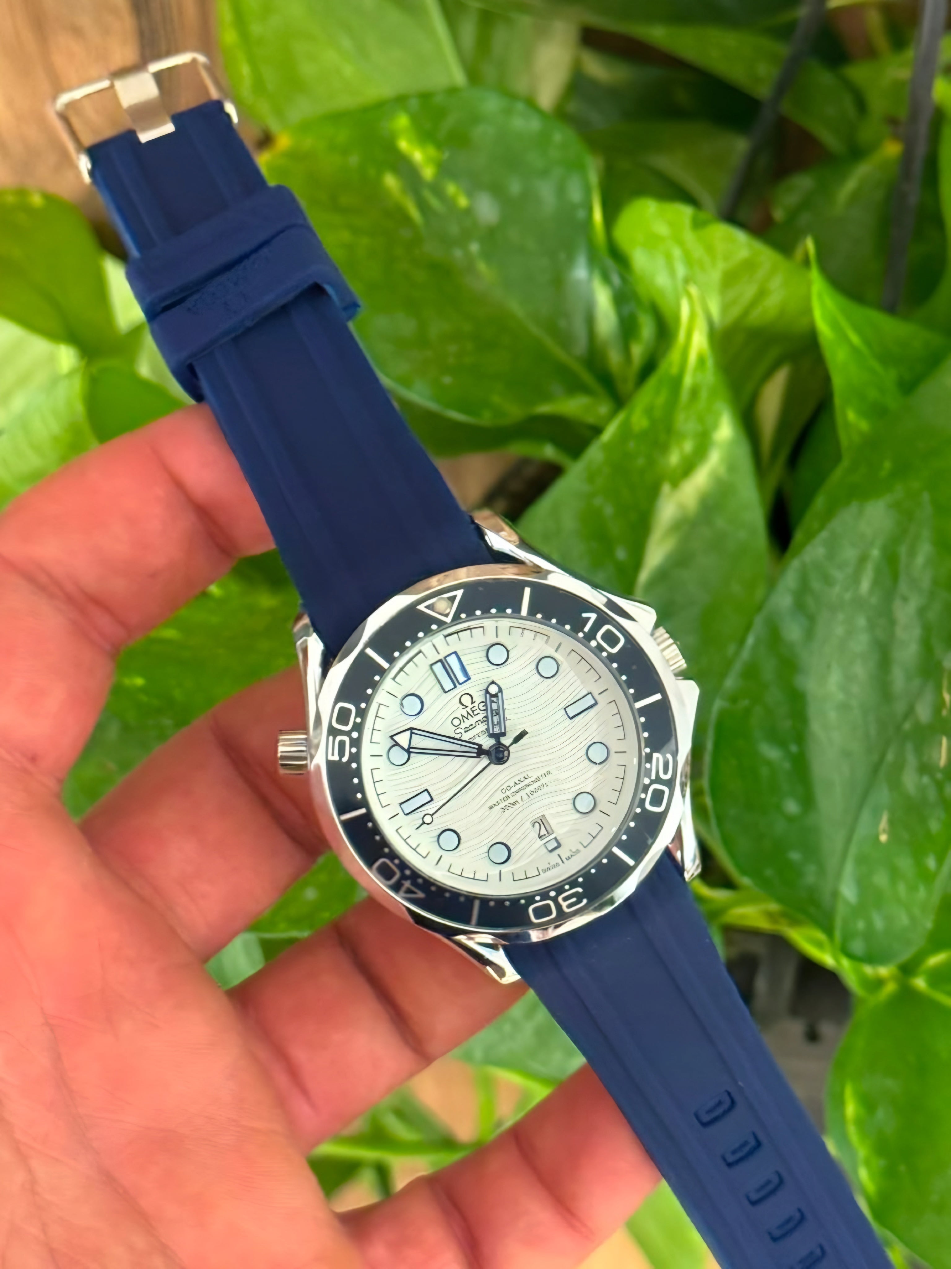 OMG Seamaster Diver – Blue & White Edition