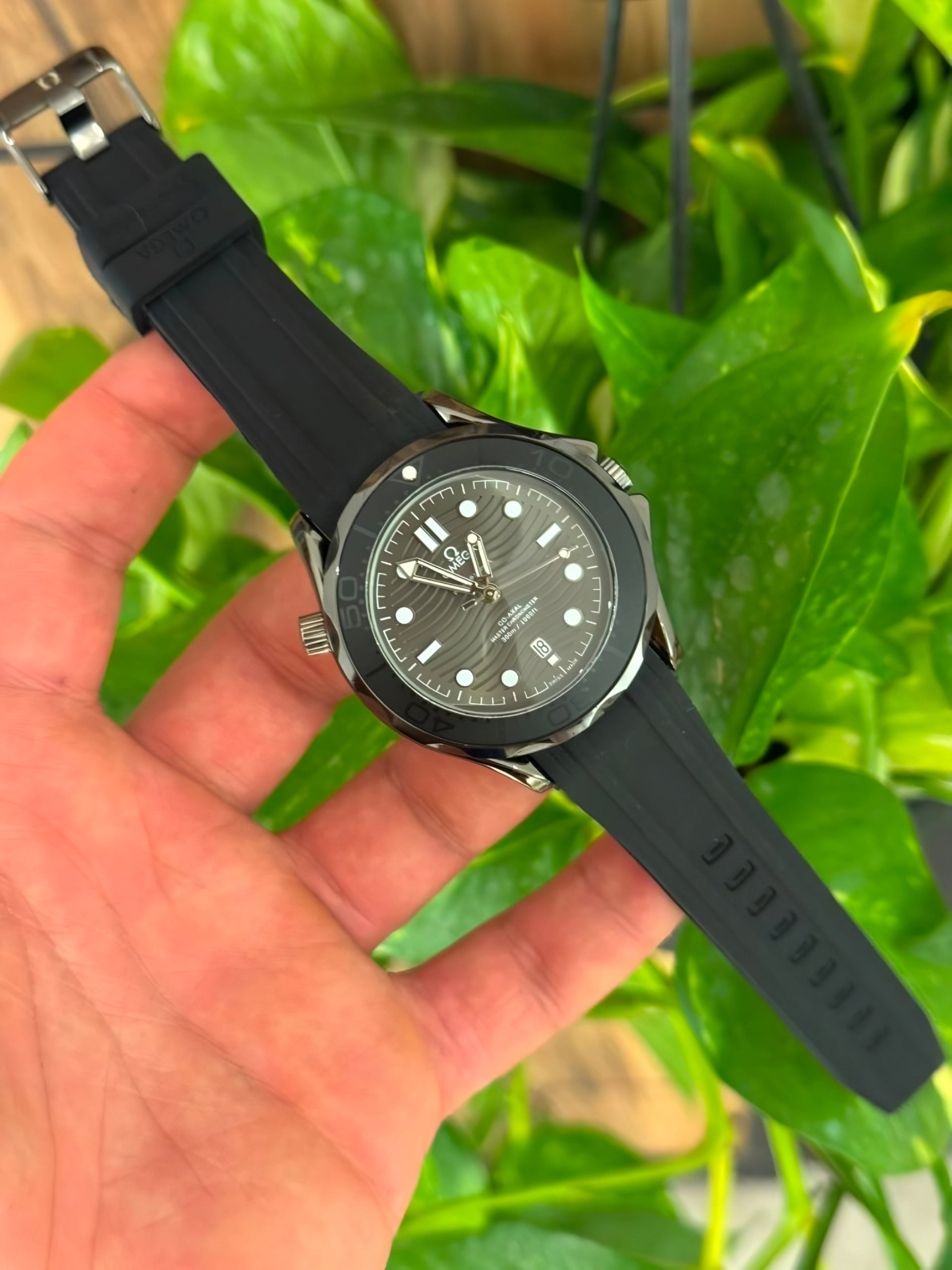 OMG Seamaster Diver – All-Black Edition