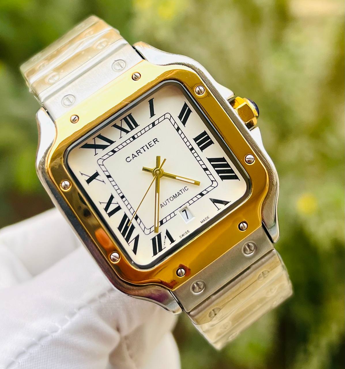 Santos de Cartier Golden frame Quartz white dial